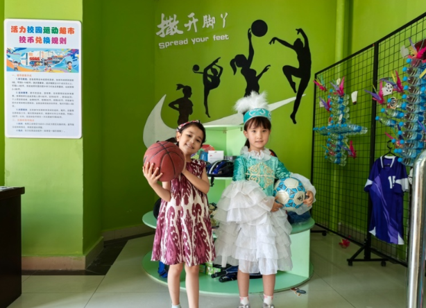 赛场跳动的身影学校操场上练习的孩子一起构成最生动的城市画卷 赛场跳动的身影学校操场上练习的孩子一起构成最生动的城市画卷