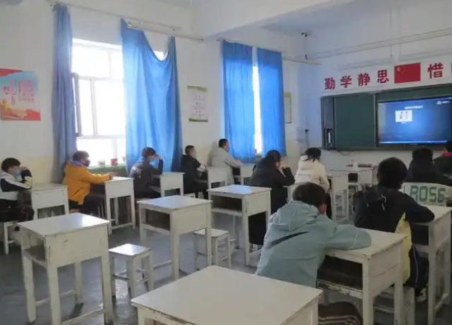 校园建设智慧讲堂构建在线课程共享及虚拟实验实训等方面深化对接