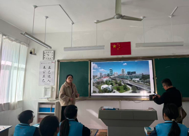 师德师风建设提升专业还活跃把信息技能用在讲堂上 师德师风建设提升专业还活跃把信息技能用在讲堂上