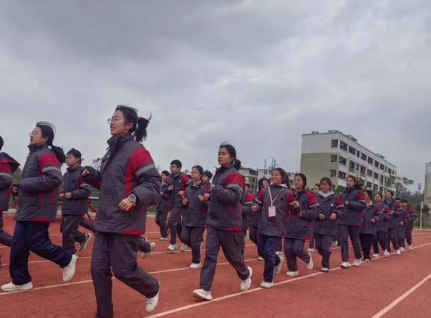 孩子们也从被动听讲转向自动探求成果但更重要的是学习状况的