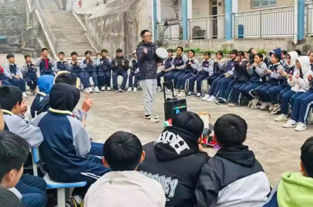 心境稳定的家长多倾听和接收孩子的感受和主意无论是消极仍是